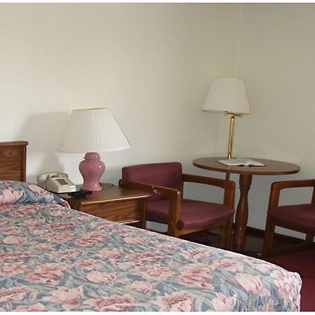 Red Carpet Inn Hillsville Phòng bức ảnh