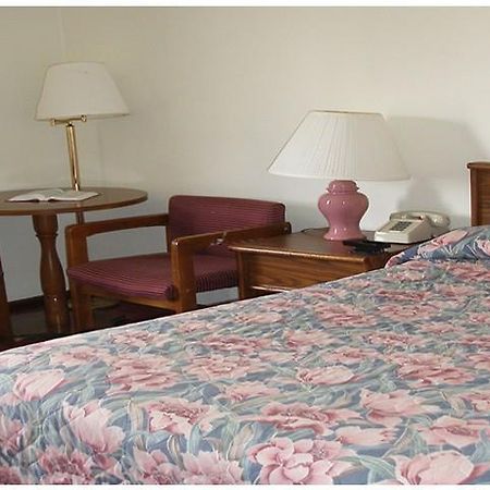 Red Carpet Inn Hillsville Phòng bức ảnh