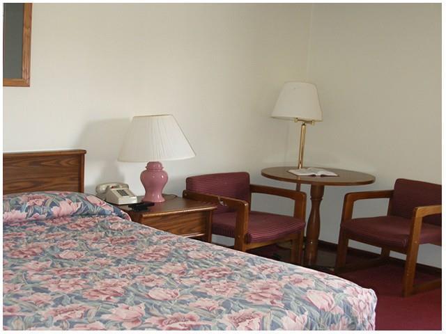 Red Carpet Inn Hillsville Phòng bức ảnh