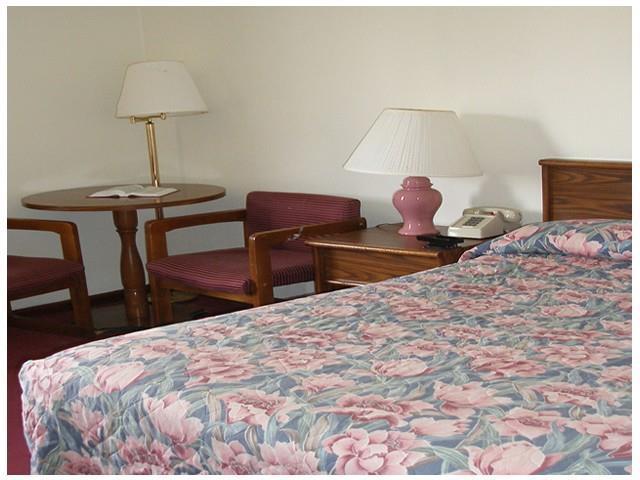 Red Carpet Inn Hillsville Phòng bức ảnh